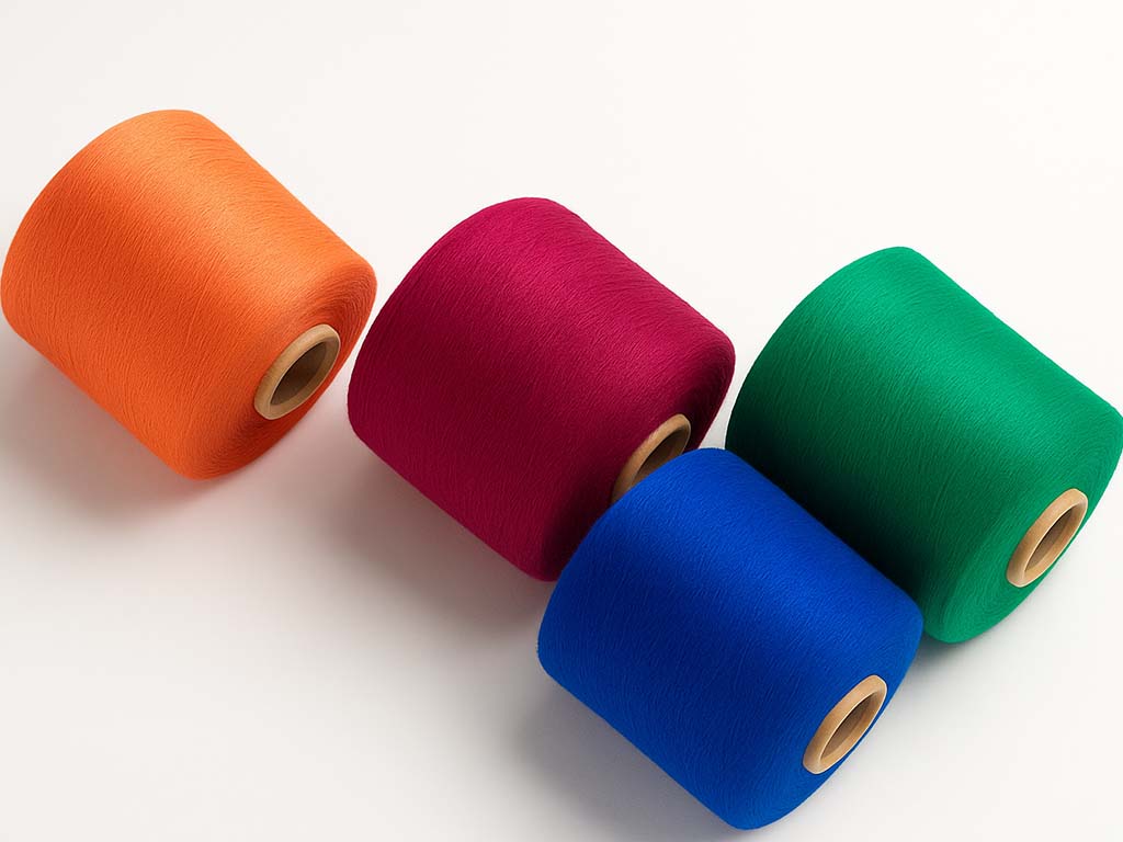 WATER-FREE DYED YARN